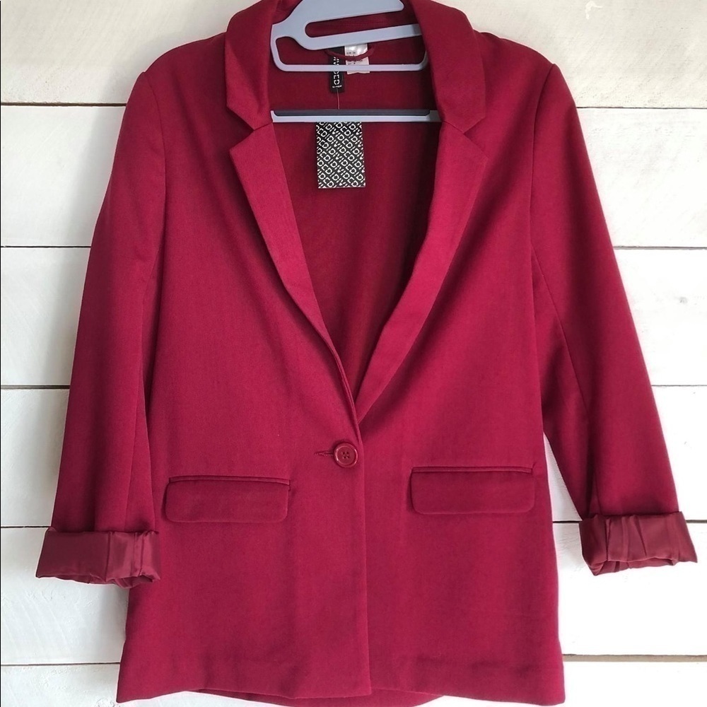 NWT H&M Maroon Jacket. Size 4‎